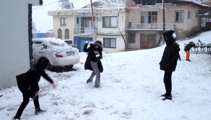 Hatay’da Yılın Son Günü Kar Sevinci
