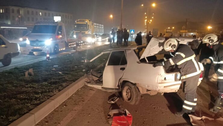 Tırla Çarpışan Otomobil İkiye Ayrıldı: 1 Yaralı