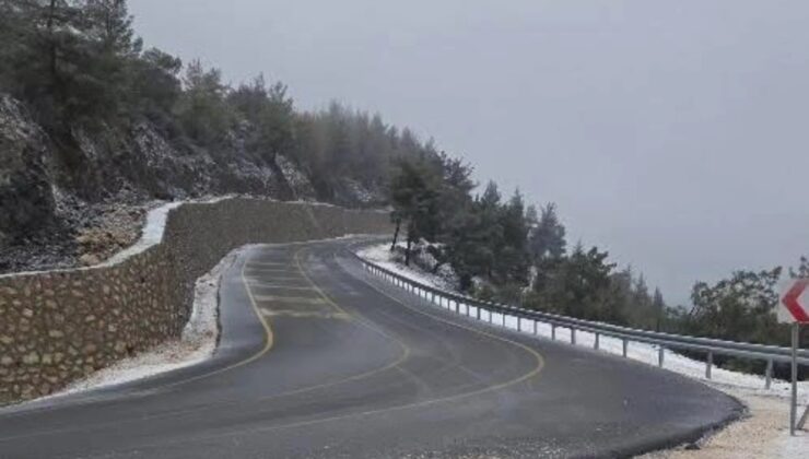 Serinyol-Madenli Yolu Kar ve Buzlanma Nedeniyle Trafiğe Kapatıldı!