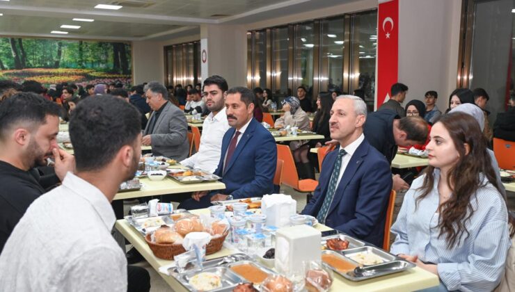 Vali Öğrencilerle Birlikte İftar Yaptı