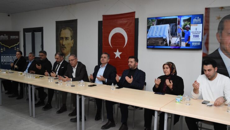 Yapar, Mahalle Muhtarlarıyla İftar Programında Buluştu