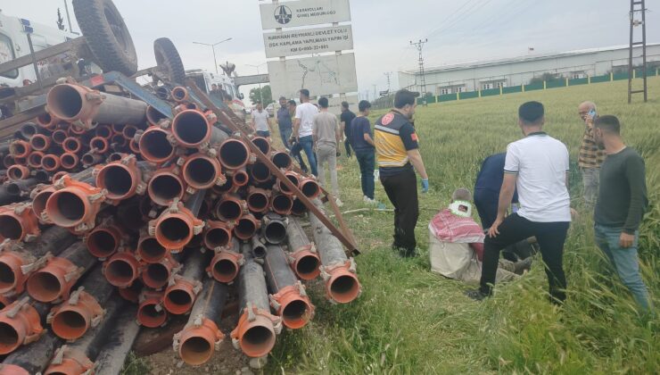 Su Borusu Taşıyan Traktör Devrildi: 4 İşçi Yaralı