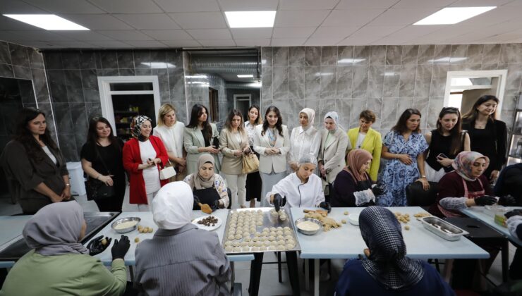 Hatay’da Protokol Eşlerinden, Kadın Emeğine Tam Destek!