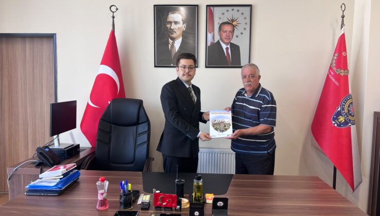 Defne Emniyet Müdürü Mavi’ye “Hatay Halk Bilimi” Kitabı Takdimi