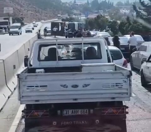 Topboğazı’nda TIR Devrildi: Antakya İstikameti Trafiğe Kapandı