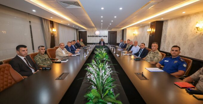 Cilvegözü’nde Tır Kuyruğu İçin Gece Mesaisi