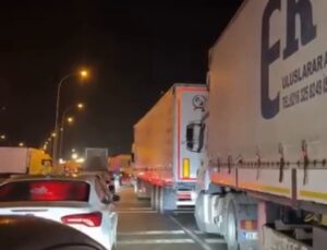 Cilvegözü Yolunda Trafik Yoğunluğu Sürüyor